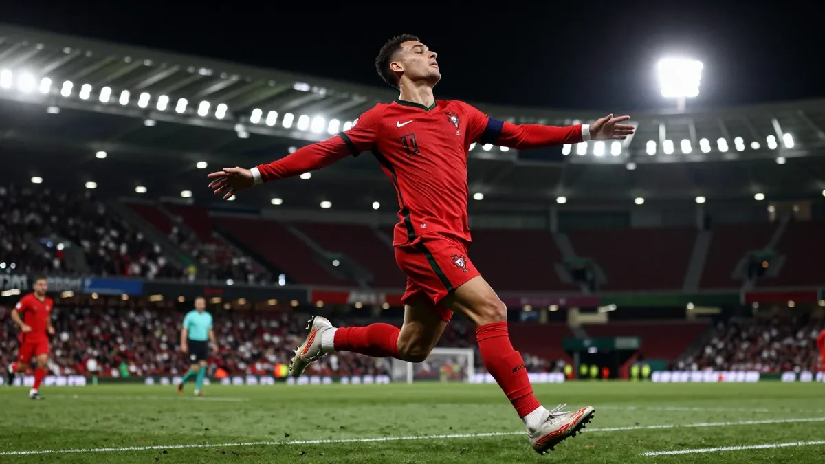 João Félix marcou o único golo do encontro aos 22 minutos, um remate certeiro de 25 metros que garantiu os três pontos e...