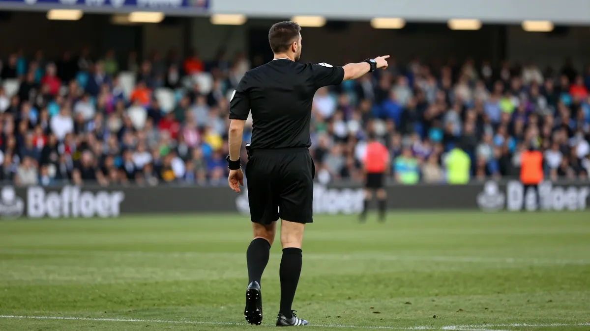 O árbitro francês François Letexier, que dirigiu o polémico Benfica-Real Madrid, foi nomeado pela UEFA para a deslocação...