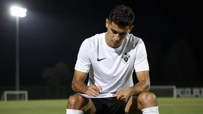 Portugal: O volante Zé Rafael, 33 anos, ex-Santos, firma contrato de um ano com o Alverca, clube português